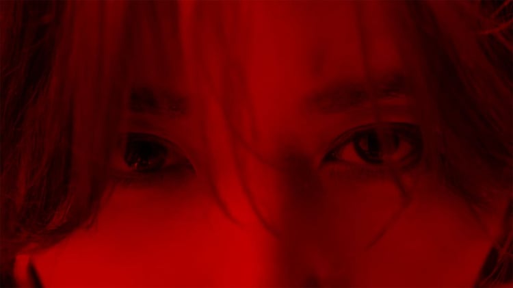 山田涼介「RED」ミュージックビデオより。