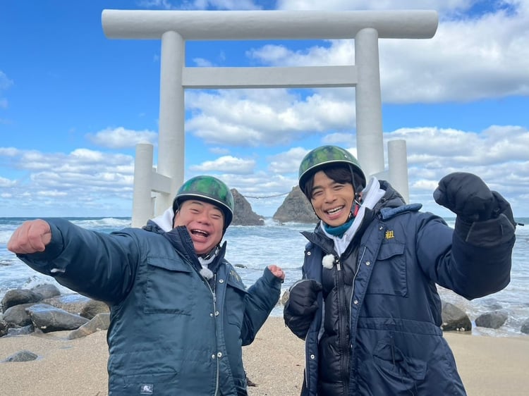 出川哲朗と井ノ原快彦。©︎テレ東