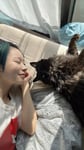 雫と愛猫のビビ。