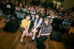 観客と記念撮影するSabrina、かわにしなつき、#KTCHAN。