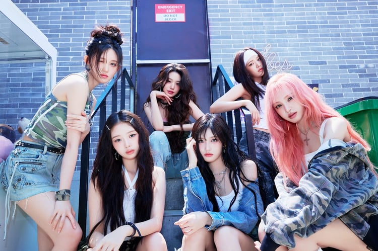 IVE ©STARSHIP ENTERTAINMENT