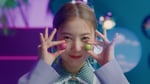 「アイスの実」の新Web CM「アイスの実って、実は…」編より。