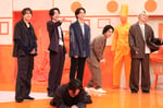 左から猪俣周杜、橋本将生、寺西拓人、原嘉孝、篠塚大輝。手前で崩れているのが菊池風磨。©フジテレビ