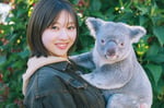 富田鈴花（日向坂46）1st写真集の掲載ショット。（撮影：峠雄三）©︎光文社