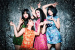 おとぼけビ～バ～。左端がかほキッス（Dr）。