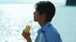 Snow Man目黒蓮と中条あやみ出演の「午後の紅茶」新CM「夏の影」編より。