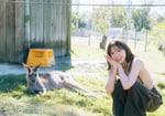 富田鈴花（日向坂46）1st写真集「鈴花サーキット」の掲載ショット。（撮影：峠雄三）©光文社