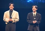 クリス・ペプラーのひと言に笑顔になるSWAYと工藤大輝。