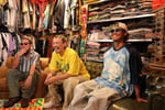 左からFUJI（Dr, Cho）、KENTA（Vo, B）、KO-SHIN（G, Cho）。