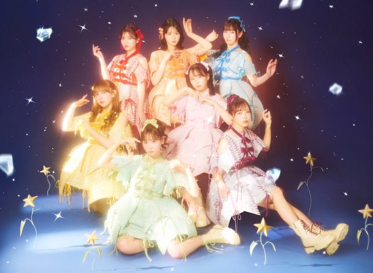FRUITS ZIPPER。後列左が月足天音。