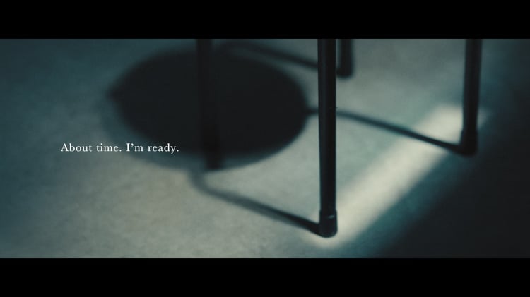Cuegee「About time. I'm ready.」ミュージックビデオより。