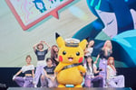 ME:Iとキャプテンピカチュウ。©LAPONE GIRLS © Nintendo・Creatures・GAME FREAK・TV Tokyo・ShoPro・JR Kikaku © Pokémon