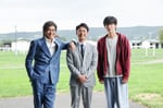 左から佐藤浩市、妻夫木聡、目黒蓮。©TBSスパークル / TBS