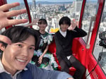 観覧車を楽しむ松村北斗、白山乃愛、上田悠斗。
