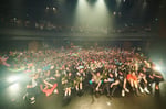 GANG PARADE、9mm Parabellum Bullet、ゲスト、観客の集合写真。（撮影：大橋祐希）