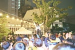 少年キッズボウイの下北沢野外フリーライブの様子。（撮影：大橋祐希）