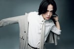 ジャケットを羽織る菊池風磨（timelesz
）。