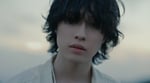 OSHIKIKEIGO「喩えて」ミュージックビデオより。