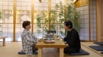 牛タンのしゃぶしゃぶを味わう渡辺翔太とラウール。(c)日本テレビ