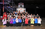 「SASUKEアイドル予選会2025 ー出場権争奪バトルー」出場者と応援メンバー。©TBS
