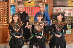 前列がBABYMETAL。後列は左からピエール中野（凛として時雨）、DAIDAI（Paledusk）。