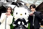 3人そろってハートを作る玉城ティナ、ハローキティ、BEOMGYU（ボムギュ）。