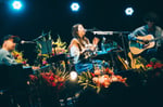 「阿部真央アコースティックツアー2025 - On Your Way Home -」の様子。（Photo by Kana Tarumi）