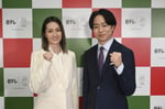 左から荒川静香、櫻井翔。©日本テレビ
