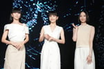 Perfume。2024年に東京・虎ノ門ヒルズ内のTOKYO NODEにて開催された展覧会「Perfume Disco-Graphy 25年の軌跡と奇跡」での様子。