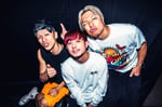 TOTALFAT。左からBunta（Dr）、Jose（Vo, G）、Shun（Vo, B）。