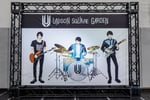 「UNISON SQUARE GARDEN TOUR 2025-2026 うるわしの前の晩」TOYOTA ARENA TOKYO公演会場に設置されたフォトスポット。（Photo by Viola Kam［V'z Twinkle］）