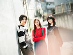 左から西垣匠、梅澤美波、加藤小夏。