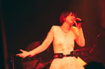 hitomiワンマンライブ「STAND BY」に熱狂渦巻いた渋谷の夜「愛を持っていきましょう」