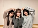 左から山下瞳月、向井純葉、的野美青。