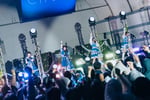 代々木公園野外ステージでフリーライブを行うCYNHN。（撮影：真島洸）