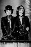 VINYL。左から福井祥史（Vo）、鈴木新（G）。