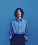 米津玄師の新たなアーティスト写真。（Photo by Yohji Uchida）