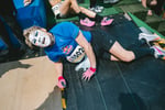 「Red Bull 400」ゴール後に倒れ込む樽美酒研二（ゴールデンボンバー）。（Photo by Suguru Saito / Red Bull Content Pool