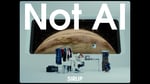 無機質なSIRUPが少しずつ自由になる「Not AI」MV、“生成できないVibes”表現