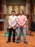 左から山内総一郎、KREVA。