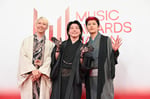 Mrs. GREEN APPLE。「MUSIC AWARDS JAPAN 2026」で最優秀アーティスト賞を受賞した。