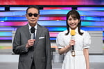 「ミュージックステーション」の進行を務めるタモリと鈴木新彩（テレビ朝日アナウンサー）。©テレビ朝日
