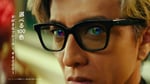 「OWNDAYS」新Web CM「色の地下鉄」編より。