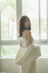 藤嶌果歩（日向坂46）1st写真集「果実の歩幅」通常版の裏表紙。©集英社／菊地泰久