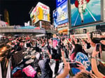 Bye-Bye-Handの方程式の船上ライブの様子。