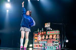 安本彩花28歳の生誕ライブにインドネシアからのSPゲスト、新曲2曲を初披露