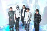 BIGMAMA。左端が東出真緒（Violin, Key, Cho）。