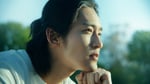 目黒蓮（Snow Man）が出演する「キリン 午後の紅茶」新CM「遠くの町の夏の午後」編より。