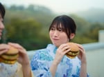 マクドナルド「ビッグマック」新CM「夏と前髪」編より。
