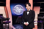 「クイズ$ミリオネア」の司会を務める二宮和也。©︎フジテレビ